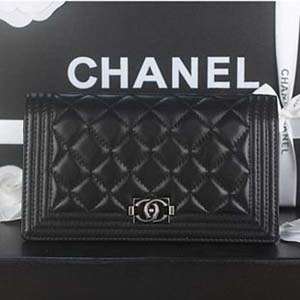 シャネルスーパーコピー 二つ折り BOY CHANEL/ボーイシャネルスーパーコピー パリボンベイ キルティング マトラッセ レザー A68722