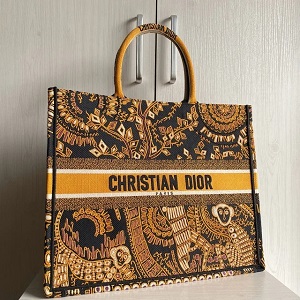 ディオール スーパーコピー DIOR BOOK TOTE M1286ZWAO_M747