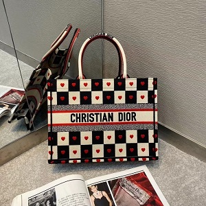 ディオール スーパーコピー DIOR BOOK TOTE M1296ZRLA_M884