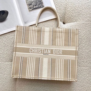 ディオール スーパーコピー DIOR BOOK TOTE M1286ZJAT_M925