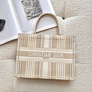 ディオール スーパーコピー DIOR BOOK TOTE M1296ZJAT_M925