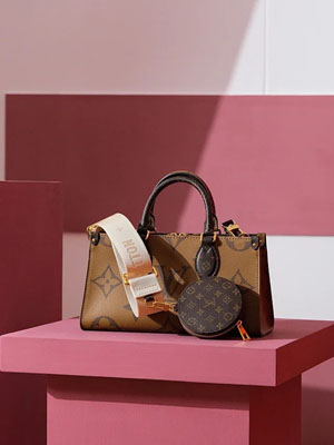 Louis Vuitton/ルイヴィトン オンザゴー EW ハンドバッグ （M46653）