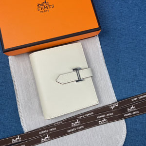 HERMES エルメス スーパーコピー ベアン 2折 コンパクト 財布 ホワイトxシルバ（H039790CKM4）