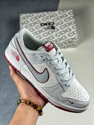 ナイキスーパーコピー The North Face x Nike Dunk Low CDG RED DQ1098-336登場！これは見逃せないな！