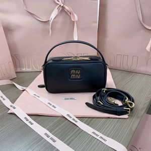 MIU MIU スーパーコピー ミュウミュウ レザー ショルダーバッグ ブラック（5BH229_2E6Y_F0002_V_OOO）