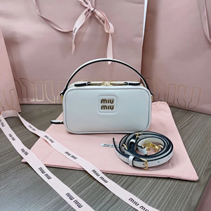 MIU MIU スーパーコピー ミュウミュウ レザー ショルダーバッグ オフホワイト（5BH229_2E6Y_F0K74_V_OOO）