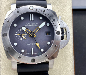 【VS工場出品】OFFICINE PANERAI パネライ スーパーコピー ルミノール サブマーシブル GMT ネイビーシールズ PAM01323 44mm