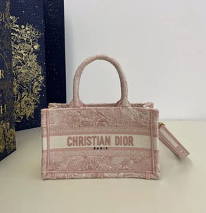 DIOR ディオール スーパーコピー 2024年夏の新作 Dior Book Tote バッグ ミニ ピンクタイガー刺繍 ショルダーバッグ（S5573CRGO_M912）