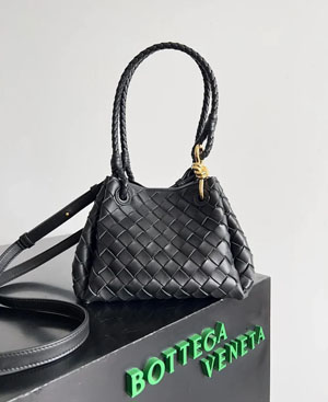 BOTTEGA VENETA ボッテガヴェネタ スーパーコピー スモール パラシュート ショルダーバッグ ブラック（796569）