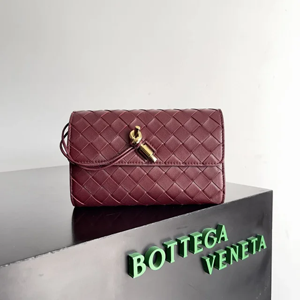 BOTTEGA VENETA ボッテガヴェネタ スーパーコピー アンディアーモ ラージ フラップウォレット（741504）