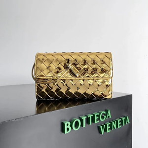 BOTTEGA VENETA ボッテガヴェネタ スーパーコピー アンディアーモ ラージ フラップウォレット（741504）