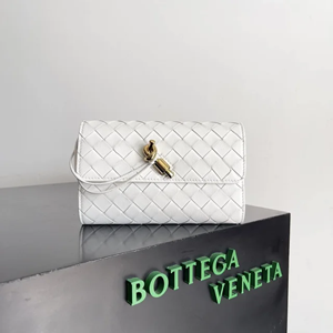 BOTTEGA VENETA ボッテガヴェネタ スーパーコピー アンディアーモ ラージ フラップウォレット（741504VCPP39195）