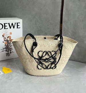 LOEWE ロエベ スーパーコピー アナグラム バスケットバッグ ミディアム（イラカヤシ&カーフ） ナチュラル/ブラック A223T43X02