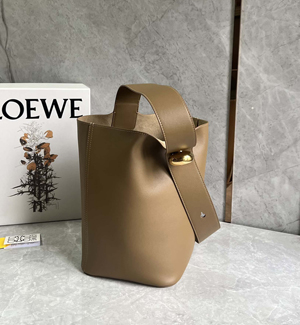 LOEWE ロエベ スーパーコピー ペブル バケットバッグ ミディアム（メローカーフ）オーク AANBBBWX01