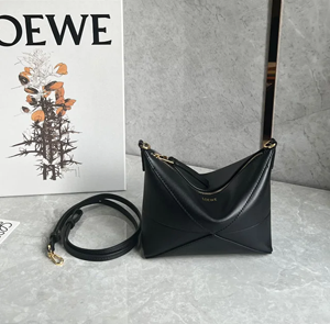 LOEWE ロエベ スーパーコピー パズルフォルド ポーチ（シャイニーナパカーフ）ブラック C510PT1X01