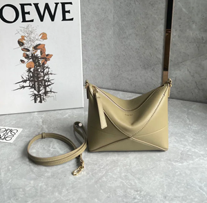 LOEWE ロエベ スーパーコピー パズルフォルド ポーチ（シャイニーナパカーフ）クレイグリーン C510PT1X01