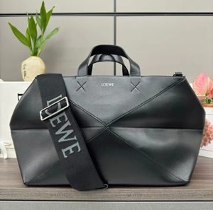 LOEWE ロエベ スーパーコピー  パズルフォルド ダッフル ミディアム（シャイニーカーフ）ブラック B510PUBX01