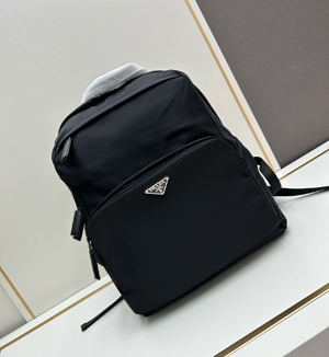 PRADA スーパーコピー プラダ Re-Nylon xサフィアーノレザー バックパック ブラック（2VZ104_2DMG_F0002_V_OOO）