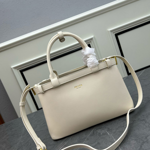 PRADA スーパーコピー プラダ バックル ダブルベルト付 スモール ソフトグレインレザー ハンドバッグ ホワイト（1BA418_2CYS_F0G3Z_V_OOO）