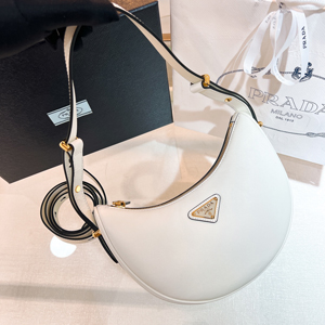 PRADA スーパーコピー プラダ アーケ スモール レザー ショルダーバッグ ホワイト（1BC194_ASK_F0PG7_V_OOO）