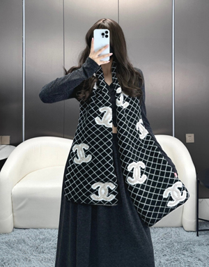 【CHANEL】シャネル スーパーコピー CCロゴ カシミヤマフラー ブラック＆ベージュ（AA8451 B08891 NJ731）