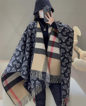 【Burberry】バーバリー スーパーコピー モノグラム ウールカシミア リバーシブル ケープ グラファイトカラー（80374211）