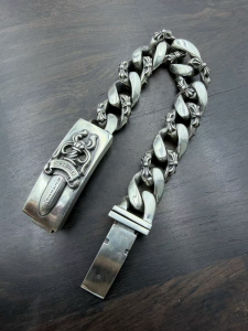 クロムハーツ (Chrome Hearts) ダガーID ブレスレット（半花 / フローラルクロス）